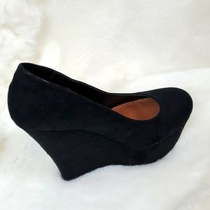 Candie's black suede wedge platform shoes size 7M